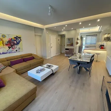Cozy, ηλιόλουστο 85τμ Apartment Tripoli